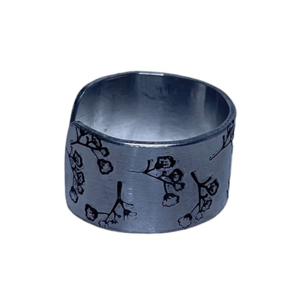 Handmade 8 stamped floral silver adjustable hypoallergenic wide cuff ring - Picture 6 of 7